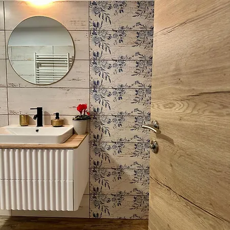 Počitniška hiša Hisa Rejmr With Private Parking