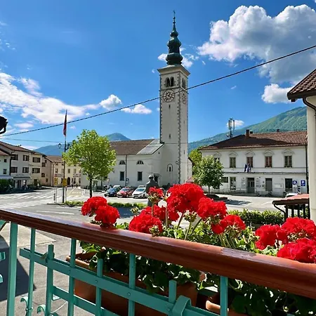 Hisa Rejmr With Private Parking